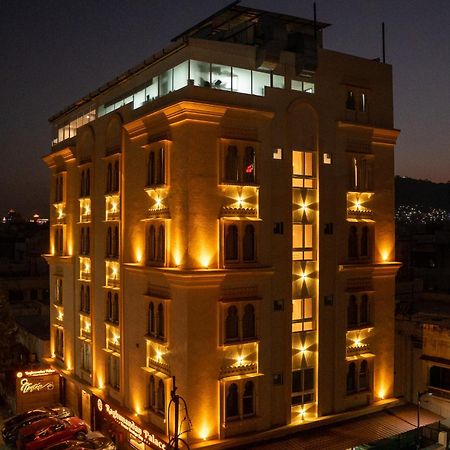 Raghunandan Palace - A Premier Boutique Stay, City Center & 500 Meters From City Railway Station Удайпур Экстерьер фото