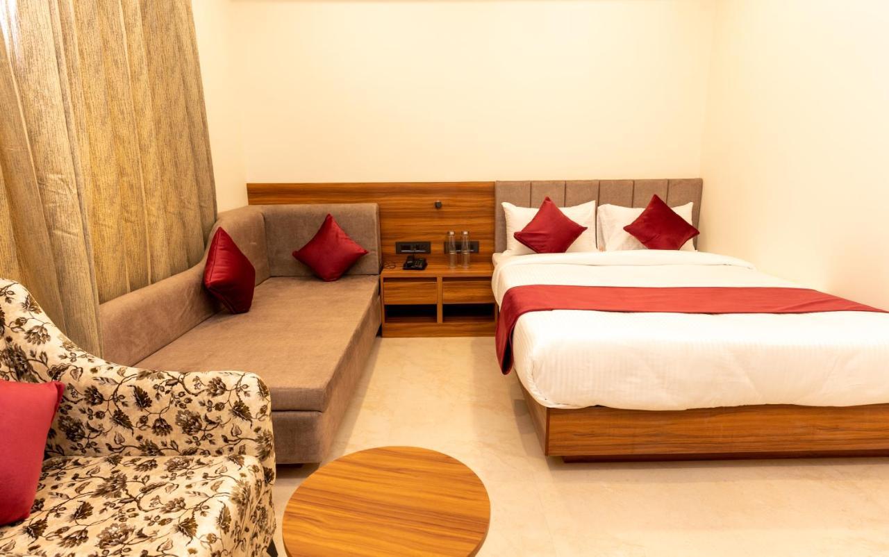 Raghunandan Palace - A Premier Boutique Stay, City Center & 500 Meters From City Railway Station Удайпур Экстерьер фото