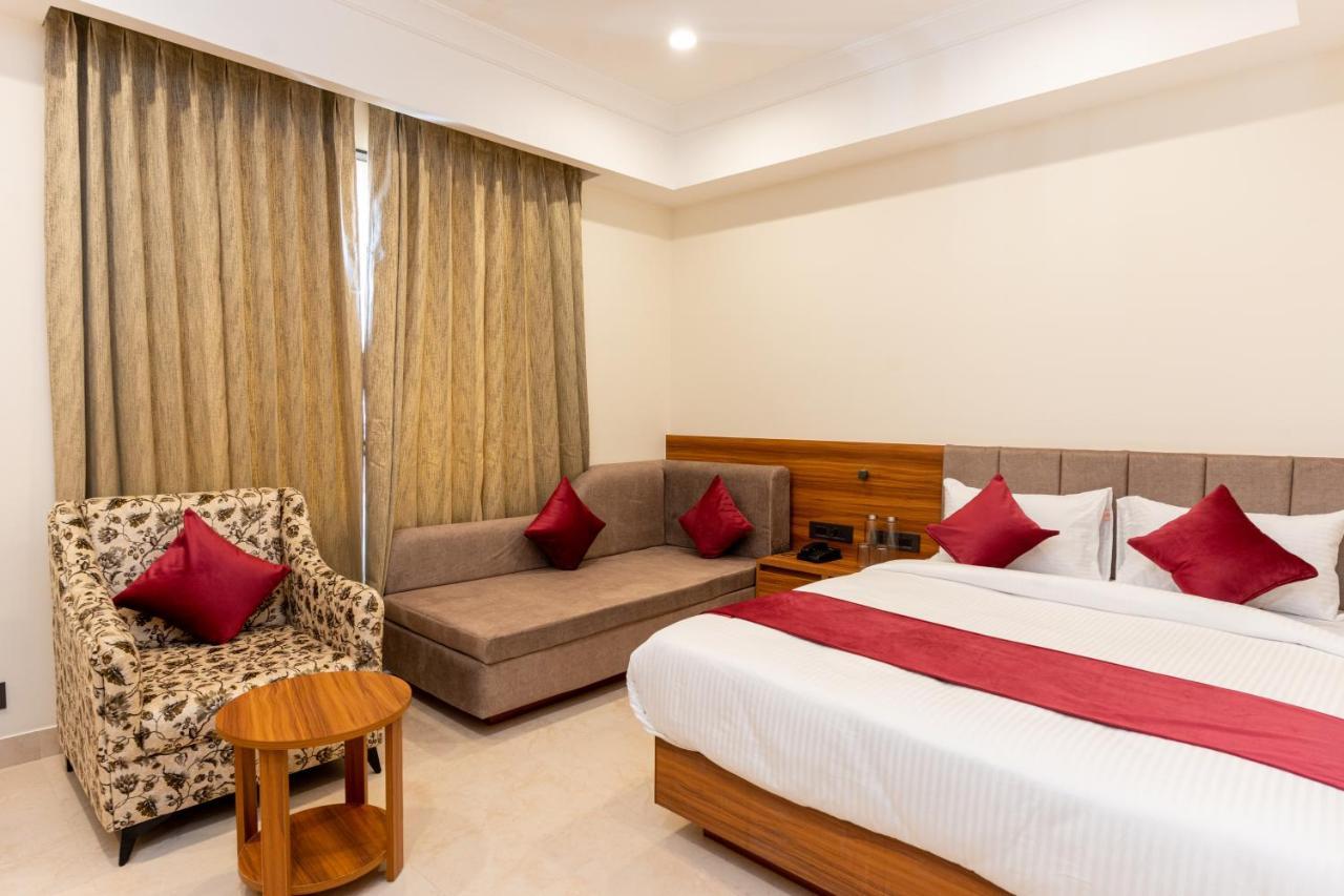 Raghunandan Palace - A Premier Boutique Stay, City Center & 500 Meters From City Railway Station Удайпур Экстерьер фото