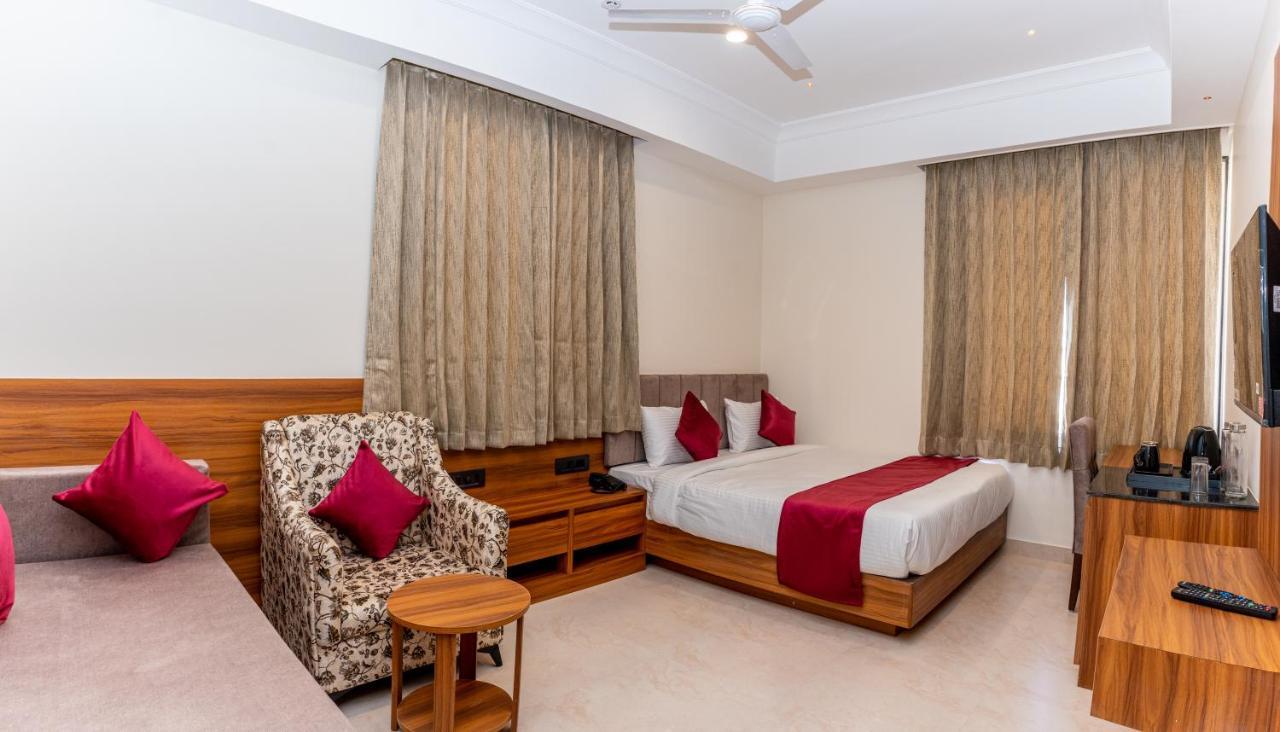 Raghunandan Palace - A Premier Boutique Stay, City Center & 500 Meters From City Railway Station Удайпур Экстерьер фото