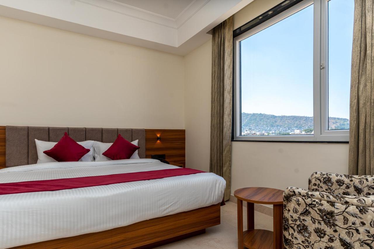 Raghunandan Palace - A Premier Boutique Stay, City Center & 500 Meters From City Railway Station Удайпур Экстерьер фото