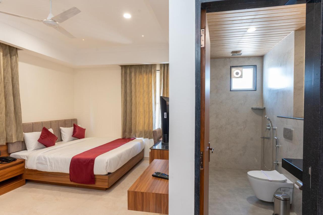 Raghunandan Palace - A Premier Boutique Stay, City Center & 500 Meters From City Railway Station Удайпур Экстерьер фото