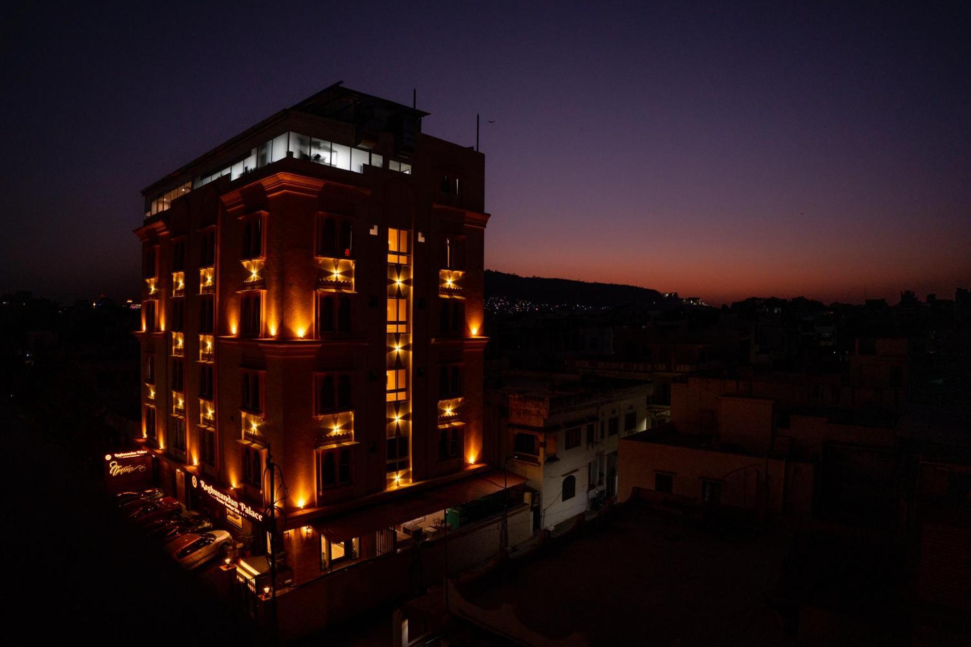 Raghunandan Palace - A Premier Boutique Stay, City Center & 500 Meters From City Railway Station Удайпур Экстерьер фото
