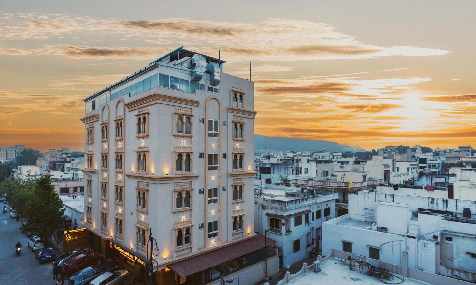 Raghunandan Palace - A Premier Boutique Stay, City Center & 500 Meters From City Railway Station Удайпур Экстерьер фото