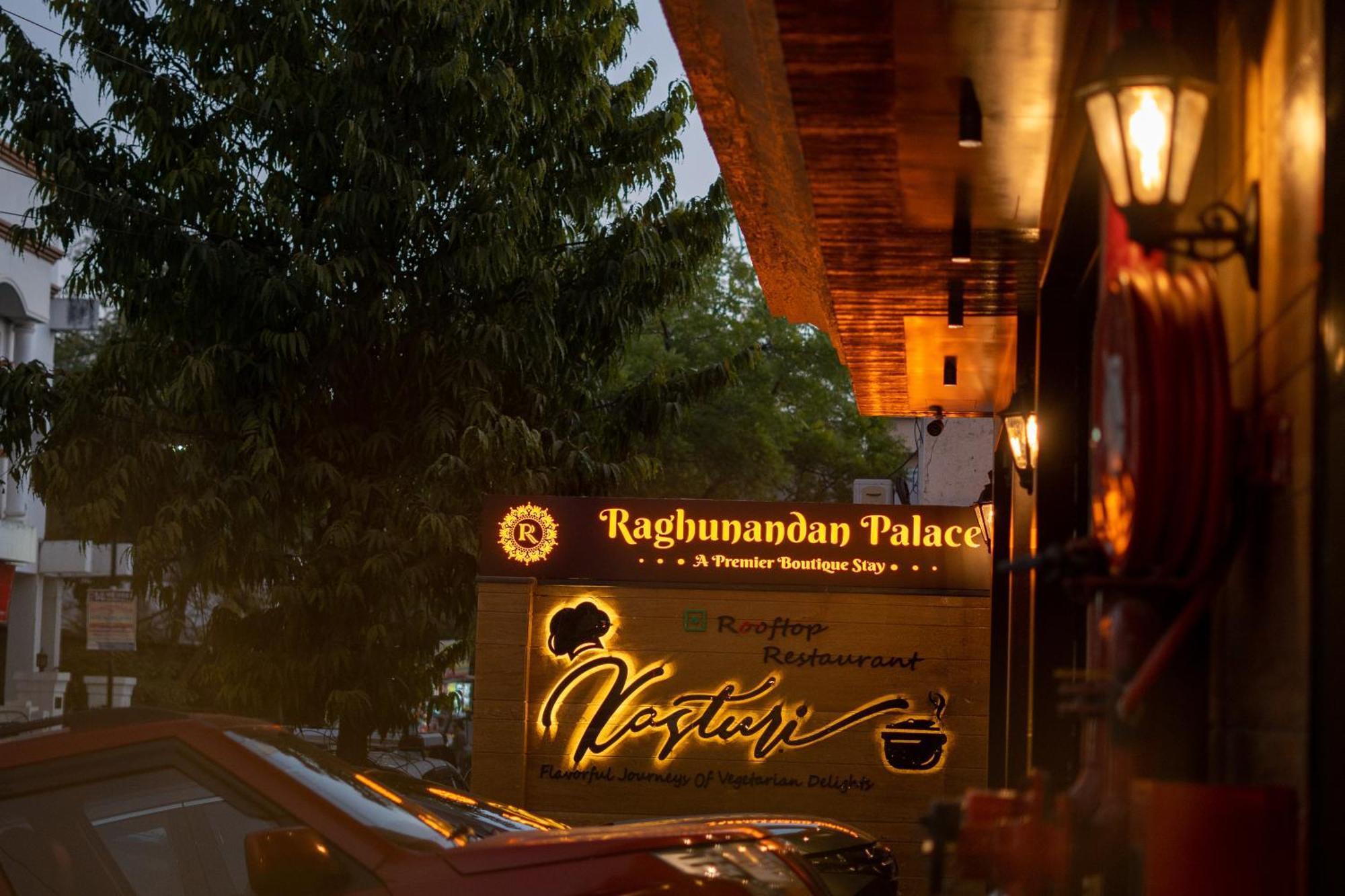 Raghunandan Palace - A Premier Boutique Stay, City Center & 500 Meters From City Railway Station Удайпур Экстерьер фото