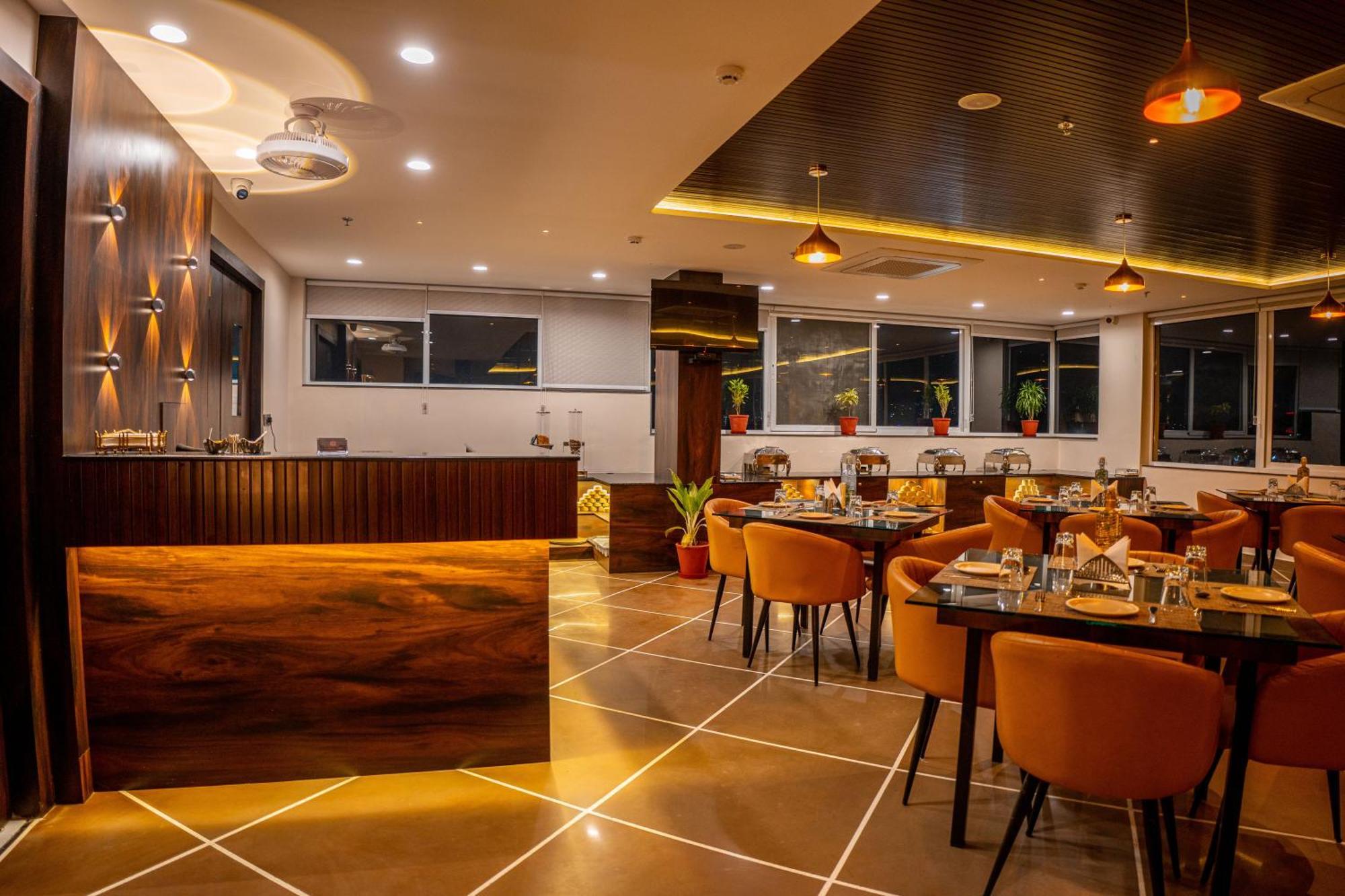 Raghunandan Palace - A Premier Boutique Stay, City Center & 500 Meters From City Railway Station Удайпур Экстерьер фото