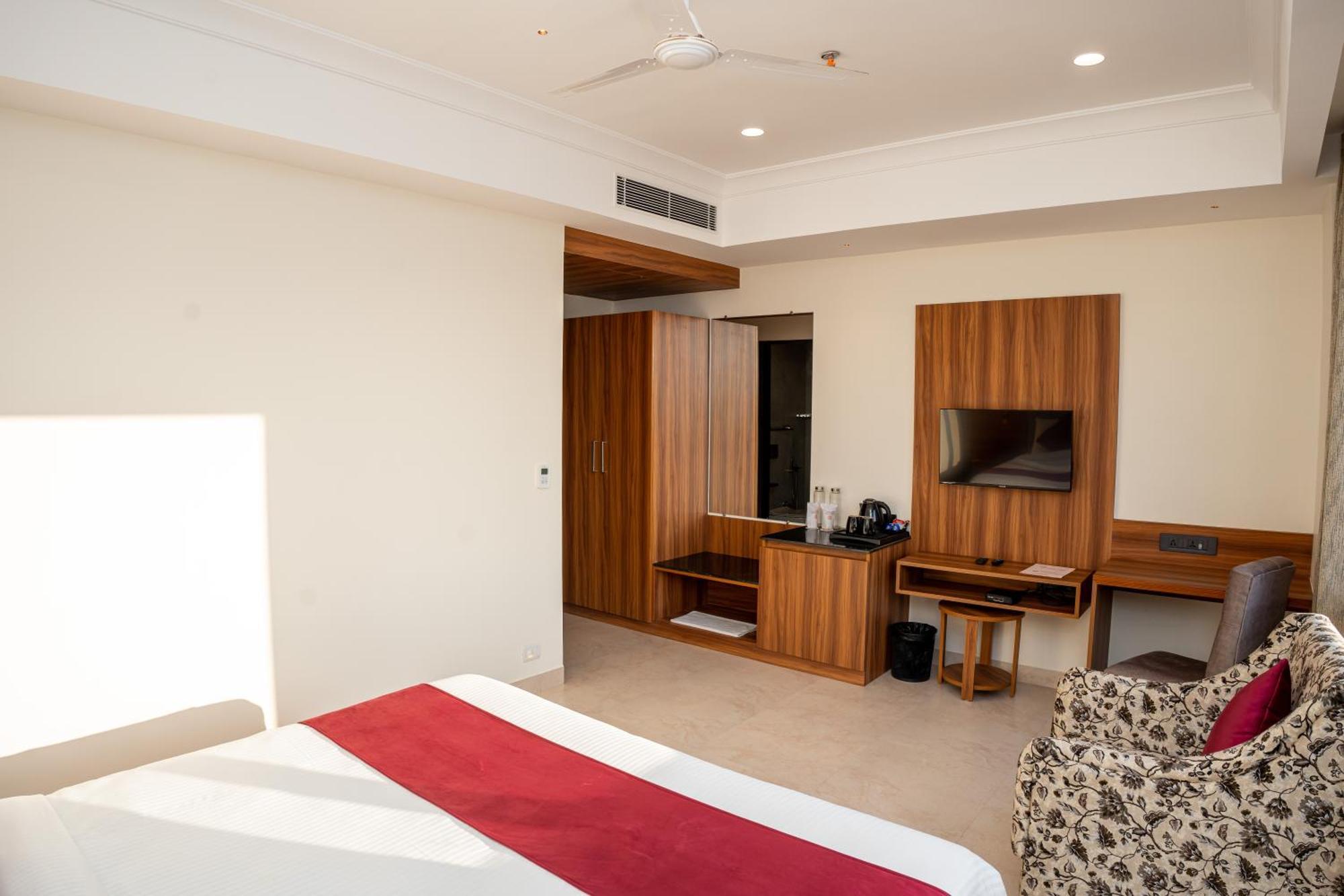 Raghunandan Palace - A Premier Boutique Stay, City Center & 500 Meters From City Railway Station Удайпур Экстерьер фото