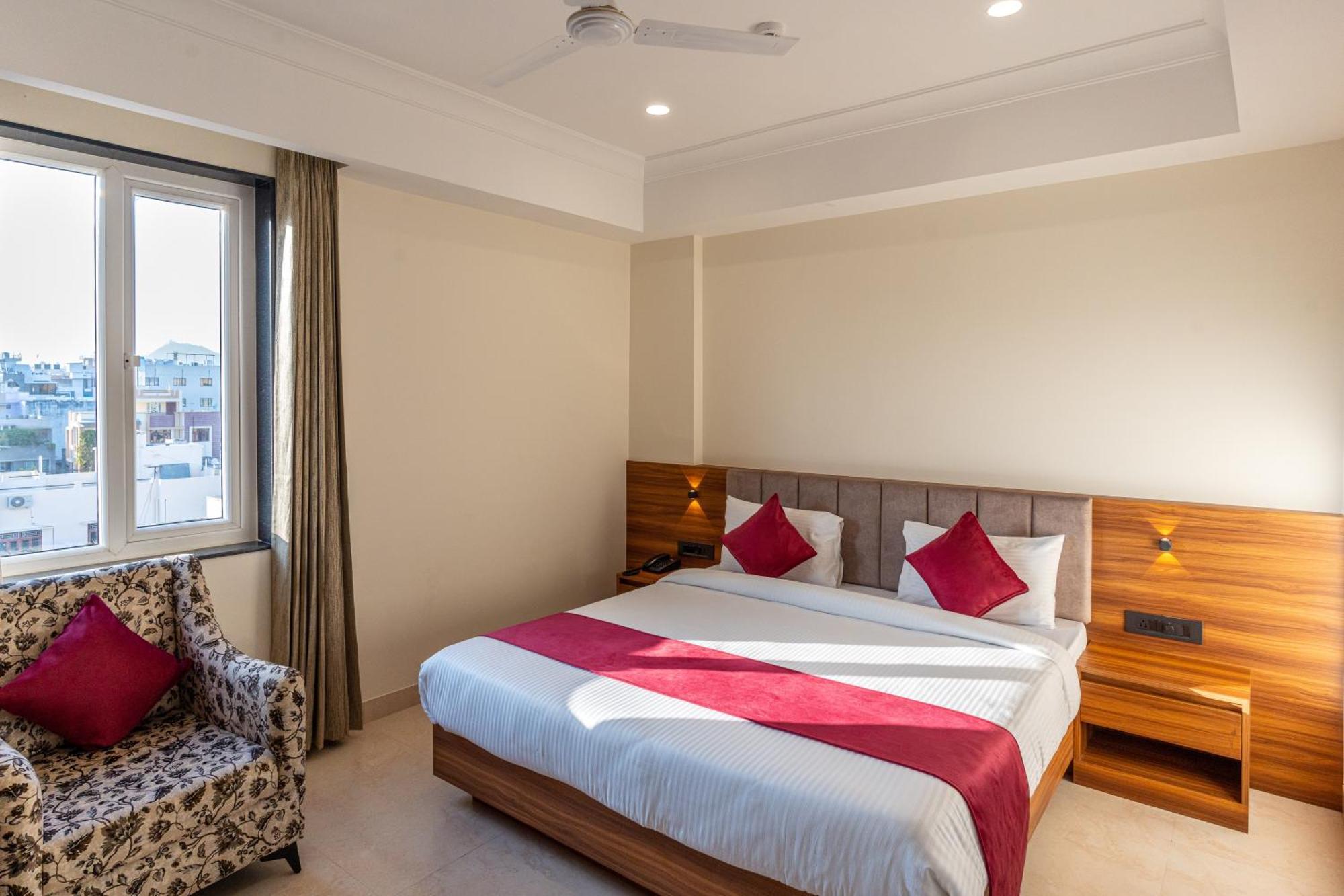 Raghunandan Palace - A Premier Boutique Stay, City Center & 500 Meters From City Railway Station Удайпур Экстерьер фото