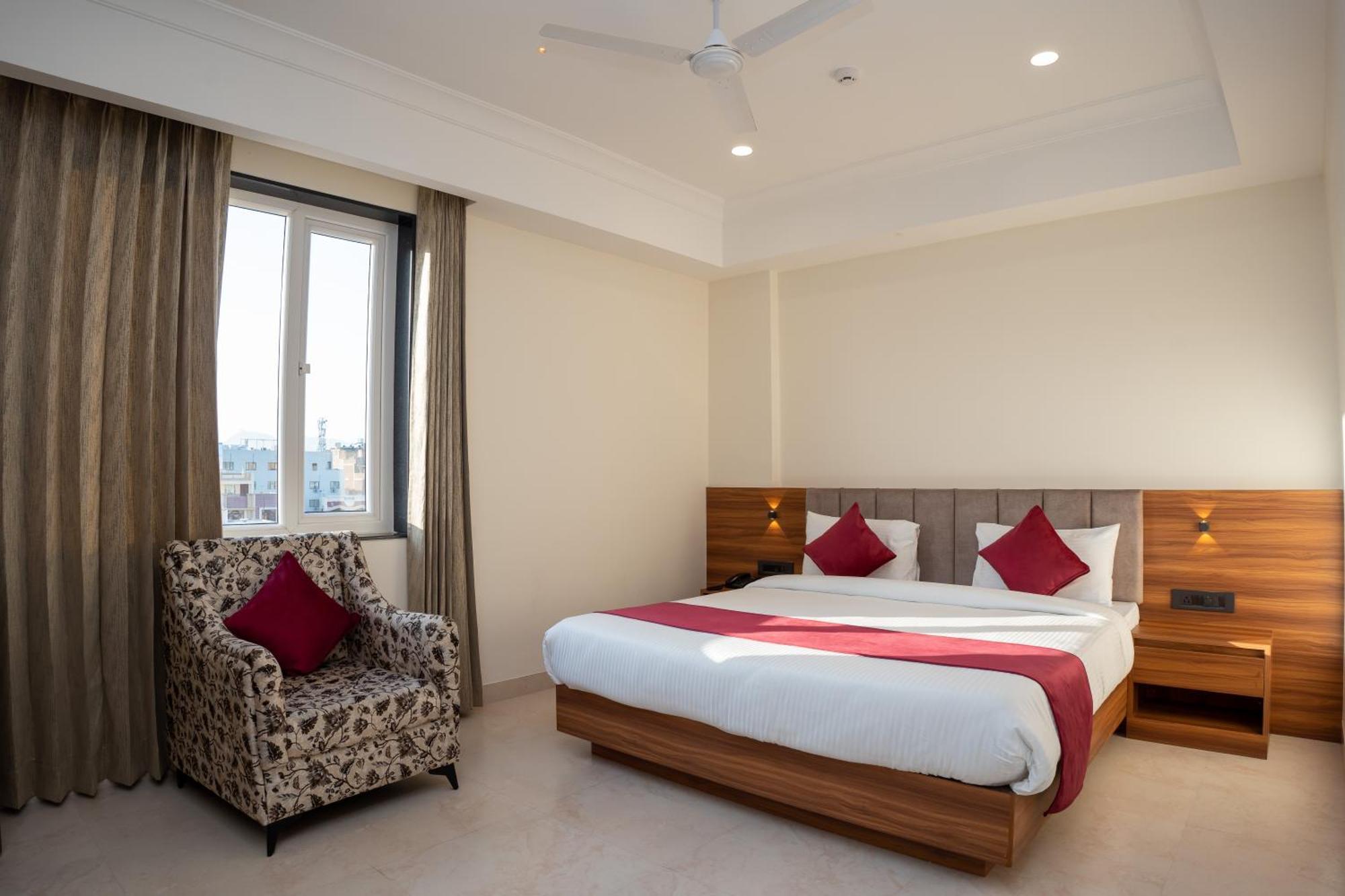 Raghunandan Palace - A Premier Boutique Stay, City Center & 500 Meters From City Railway Station Удайпур Экстерьер фото