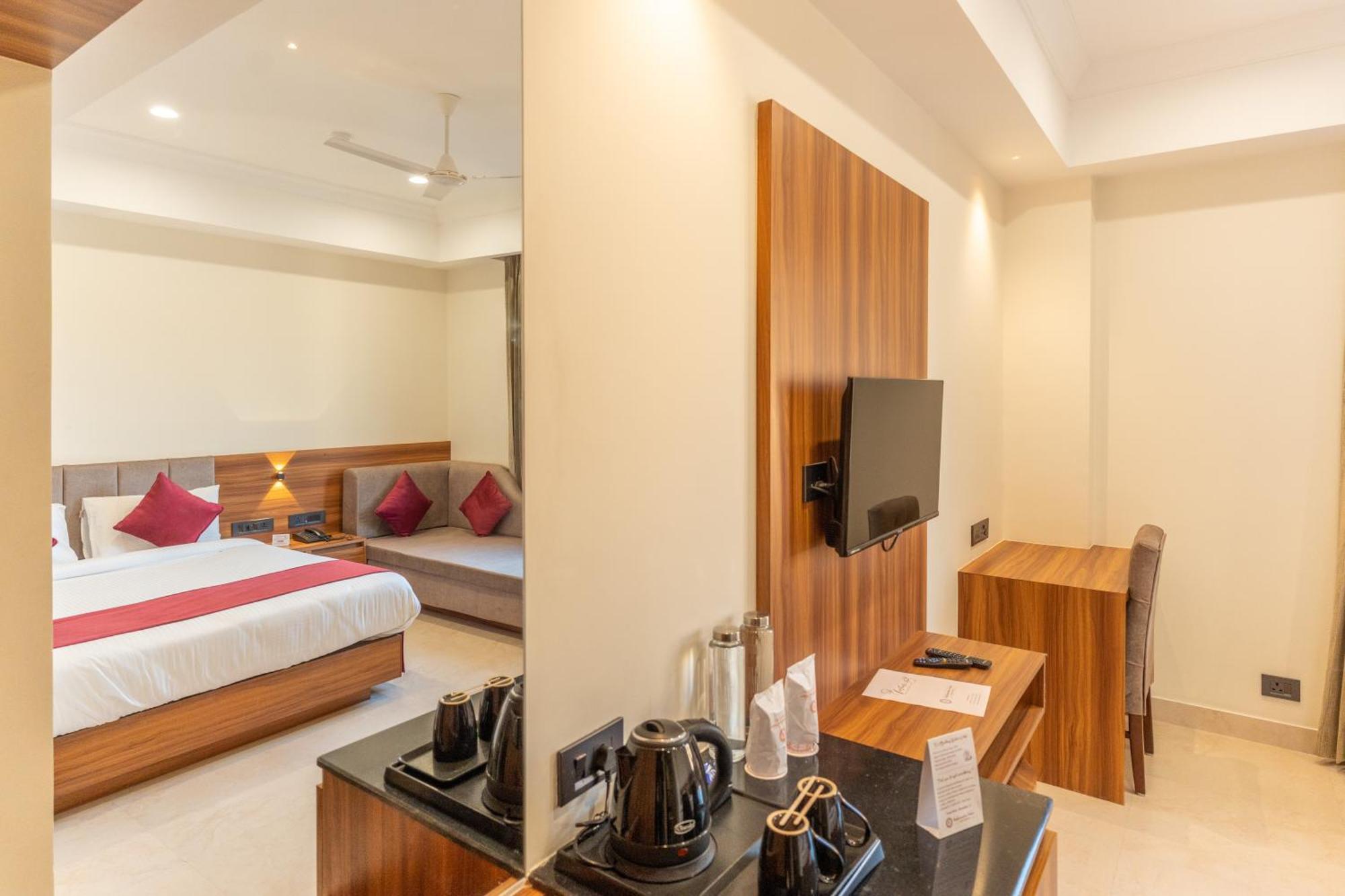 Raghunandan Palace - A Premier Boutique Stay, City Center & 500 Meters From City Railway Station Удайпур Экстерьер фото