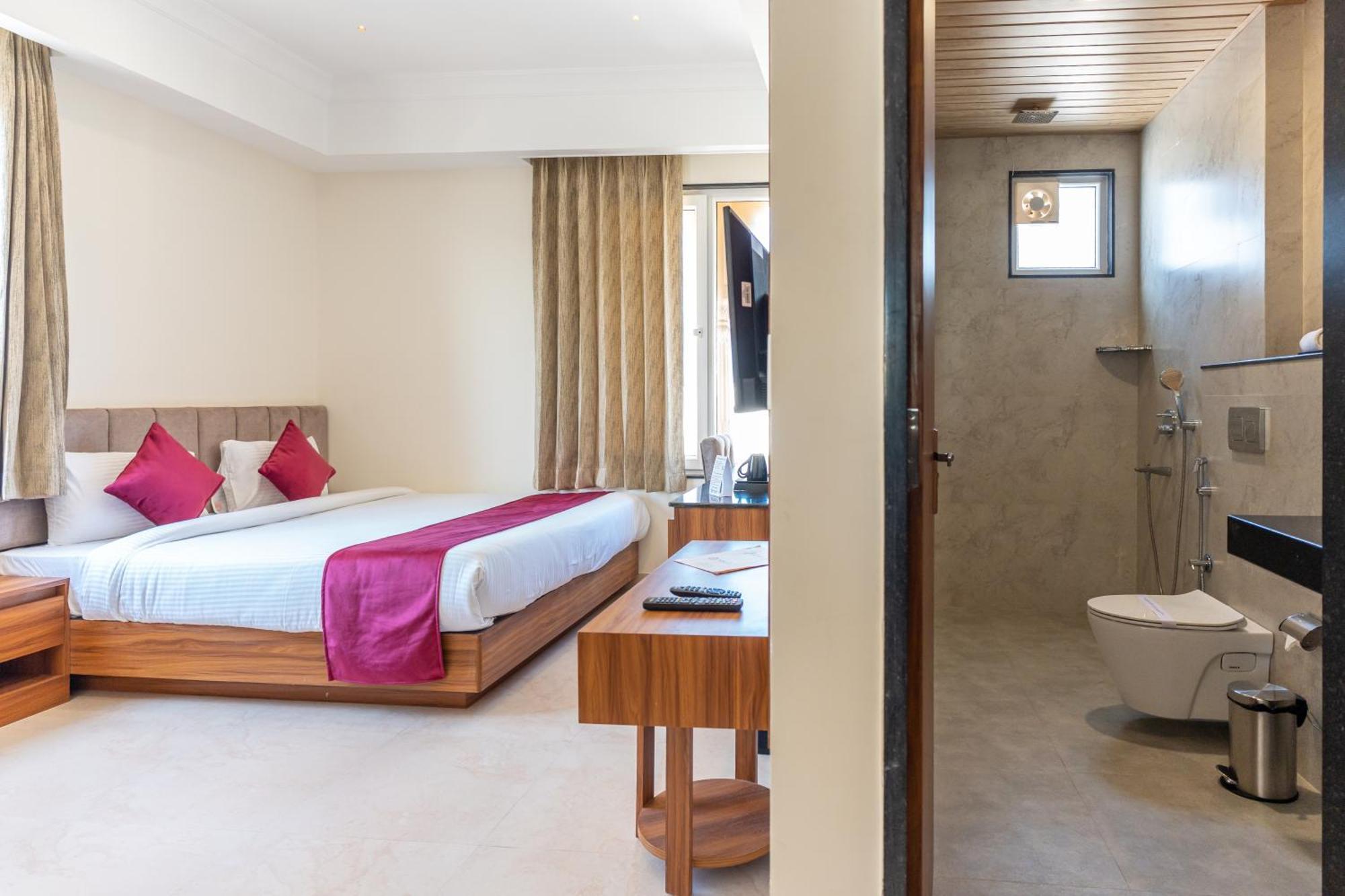 Raghunandan Palace - A Premier Boutique Stay, City Center & 500 Meters From City Railway Station Удайпур Экстерьер фото