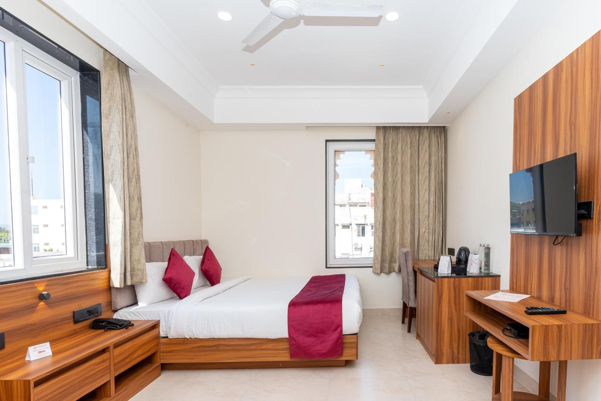 Raghunandan Palace - A Premier Boutique Stay, City Center & 500 Meters From City Railway Station Удайпур Экстерьер фото