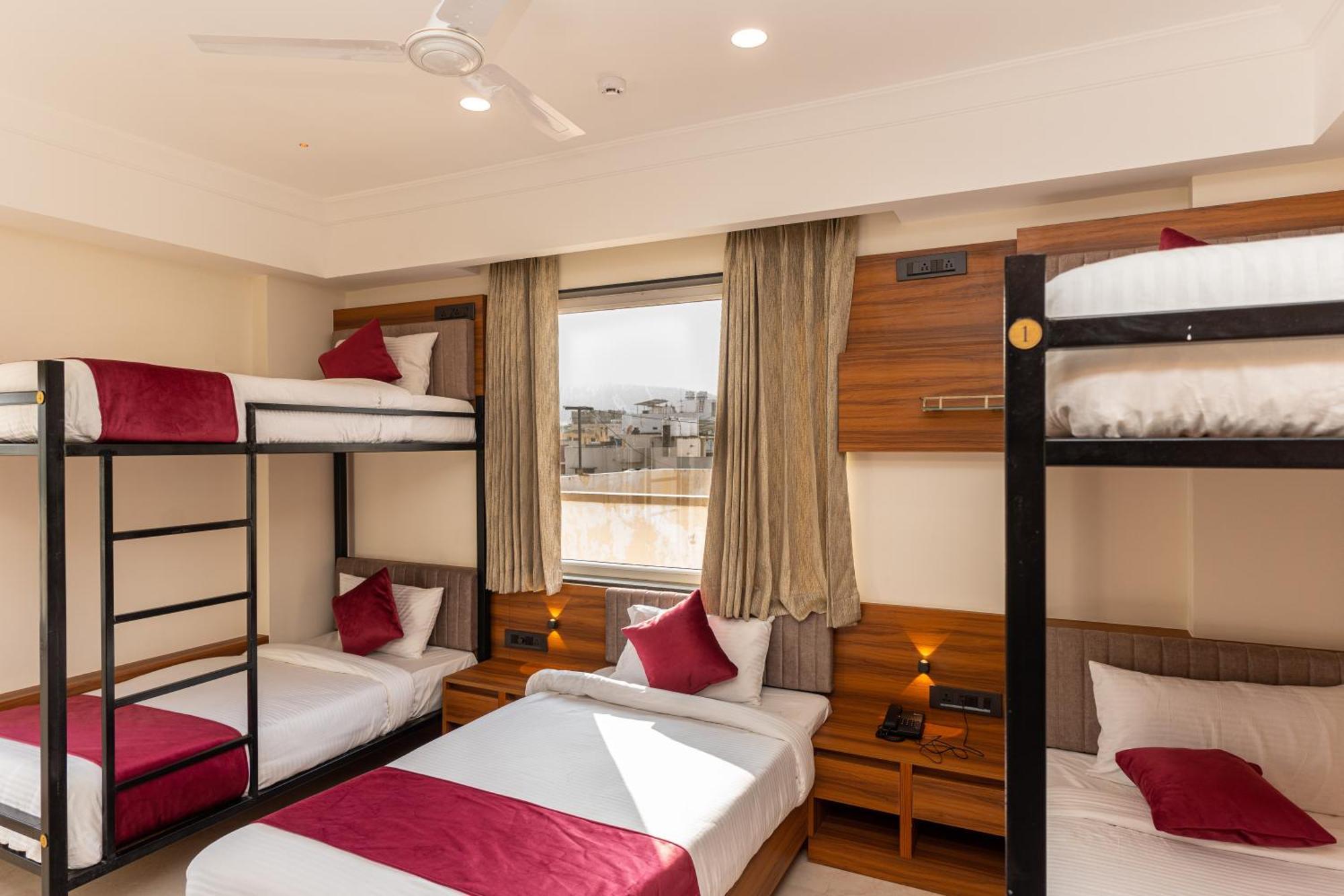 Raghunandan Palace - A Premier Boutique Stay, City Center & 500 Meters From City Railway Station Удайпур Экстерьер фото