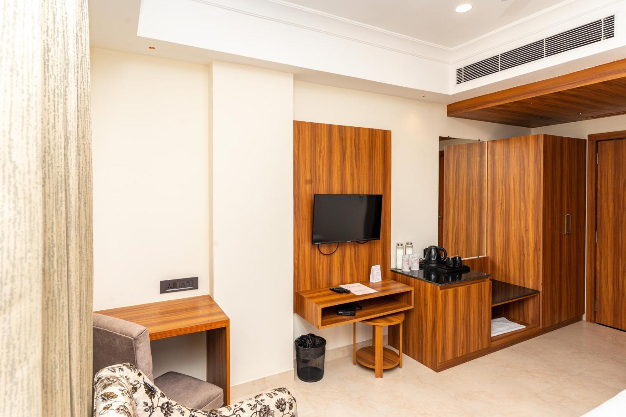 Raghunandan Palace - A Premier Boutique Stay, City Center & 500 Meters From City Railway Station Удайпур Экстерьер фото
