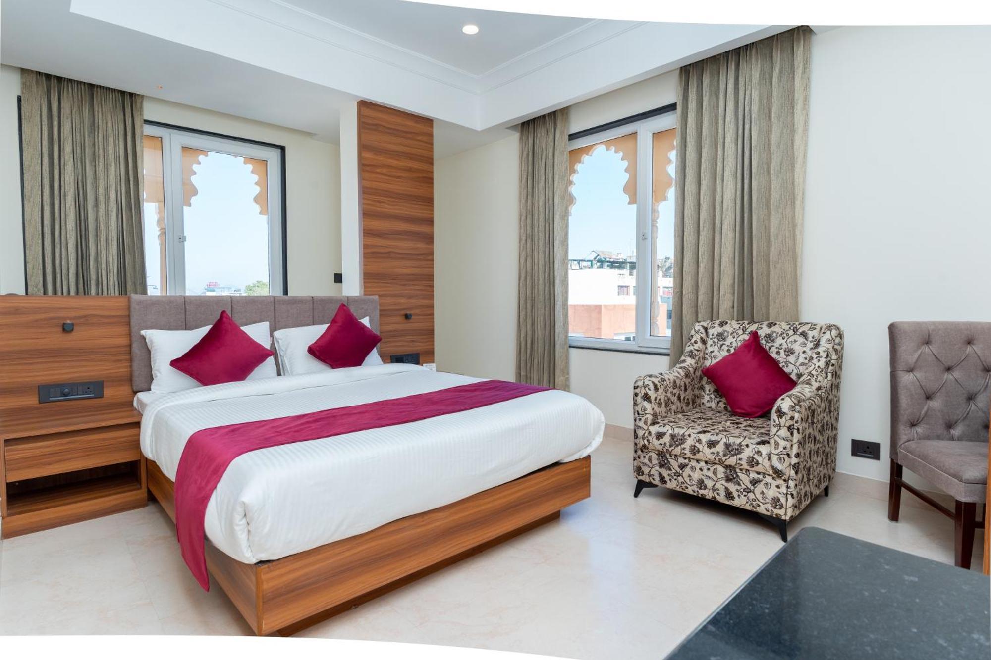 Raghunandan Palace - A Premier Boutique Stay, City Center & 500 Meters From City Railway Station Удайпур Экстерьер фото