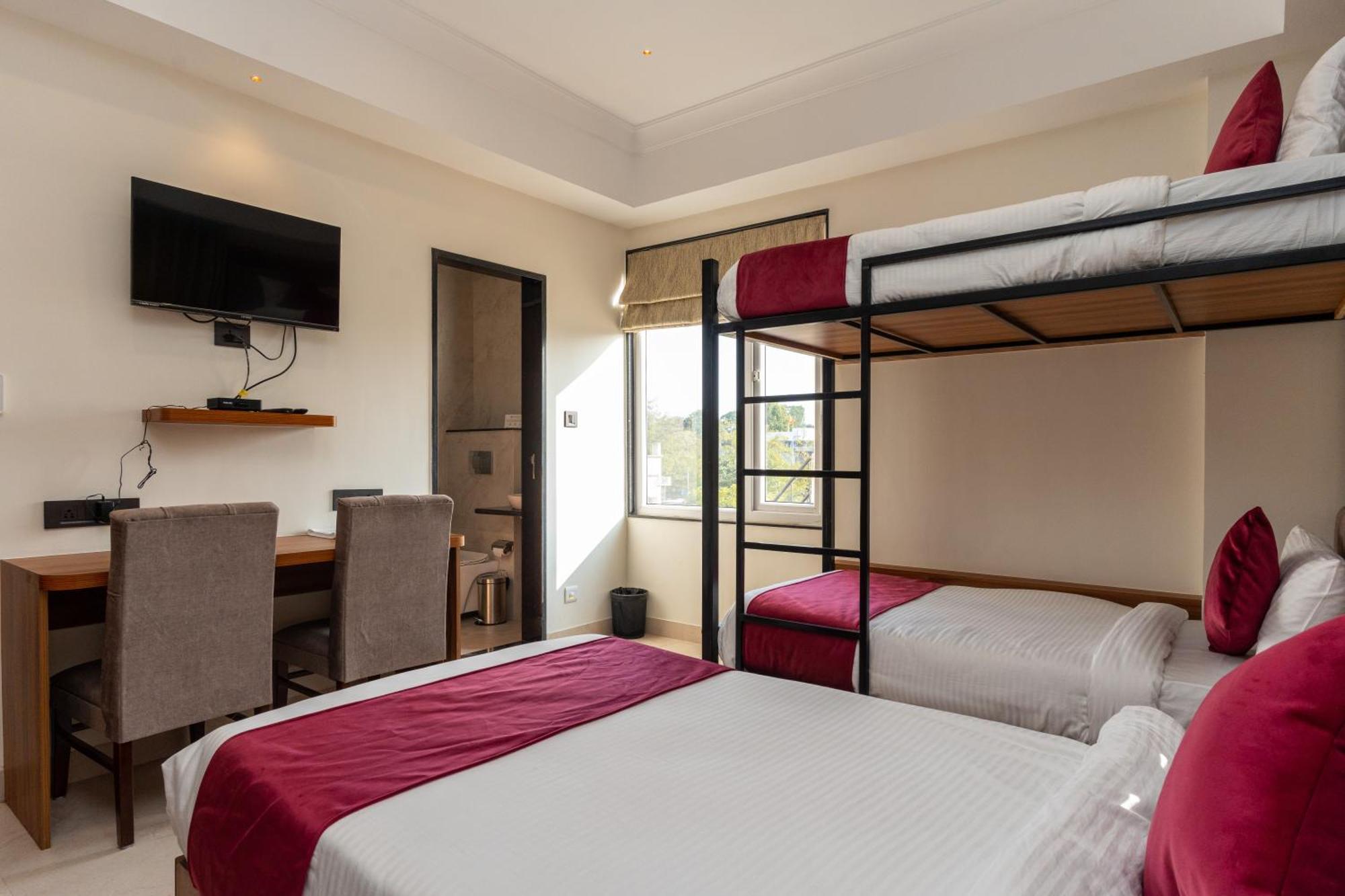 Raghunandan Palace - A Premier Boutique Stay, City Center & 500 Meters From City Railway Station Удайпур Экстерьер фото