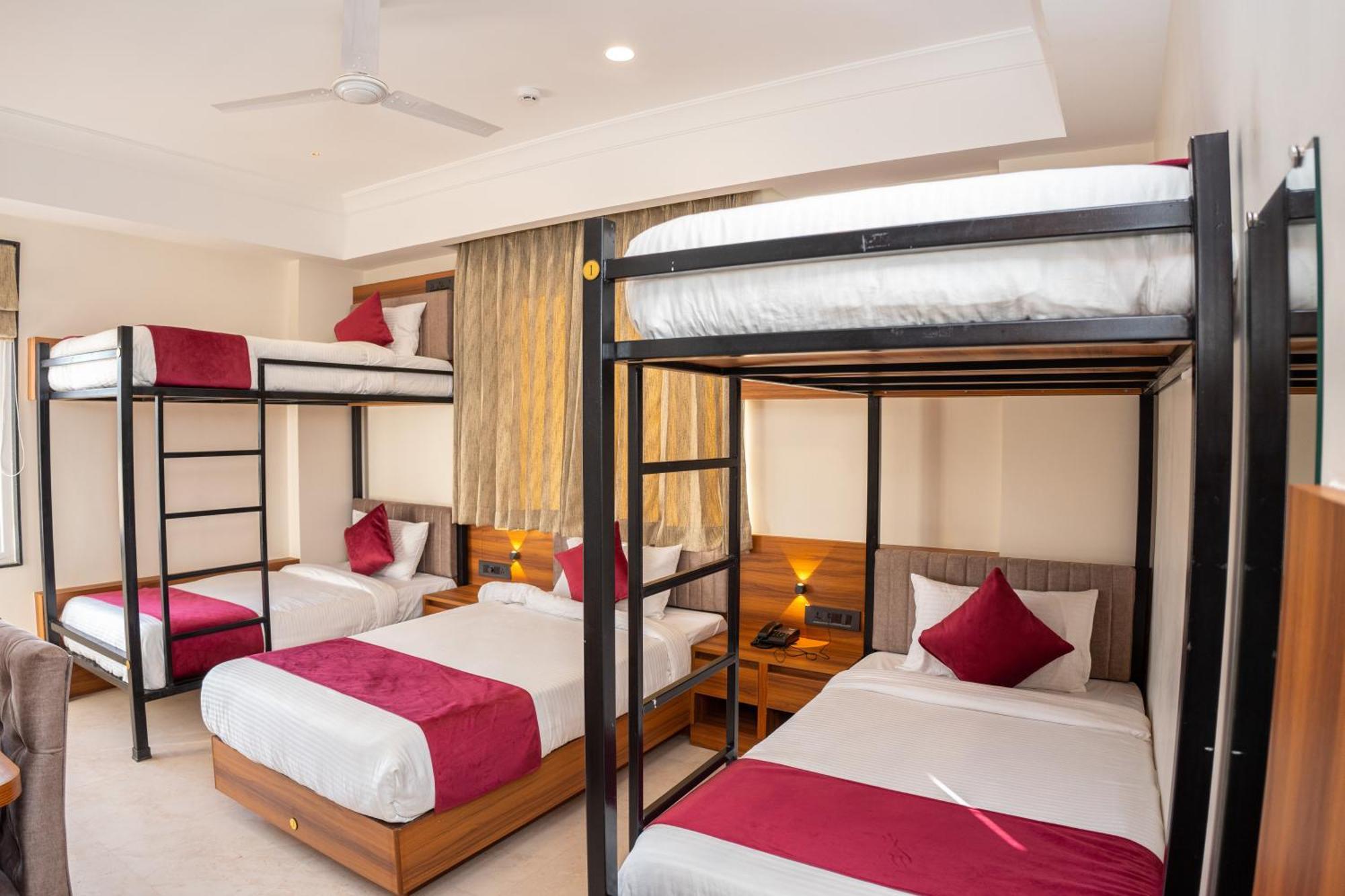 Raghunandan Palace - A Premier Boutique Stay, City Center & 500 Meters From City Railway Station Удайпур Экстерьер фото