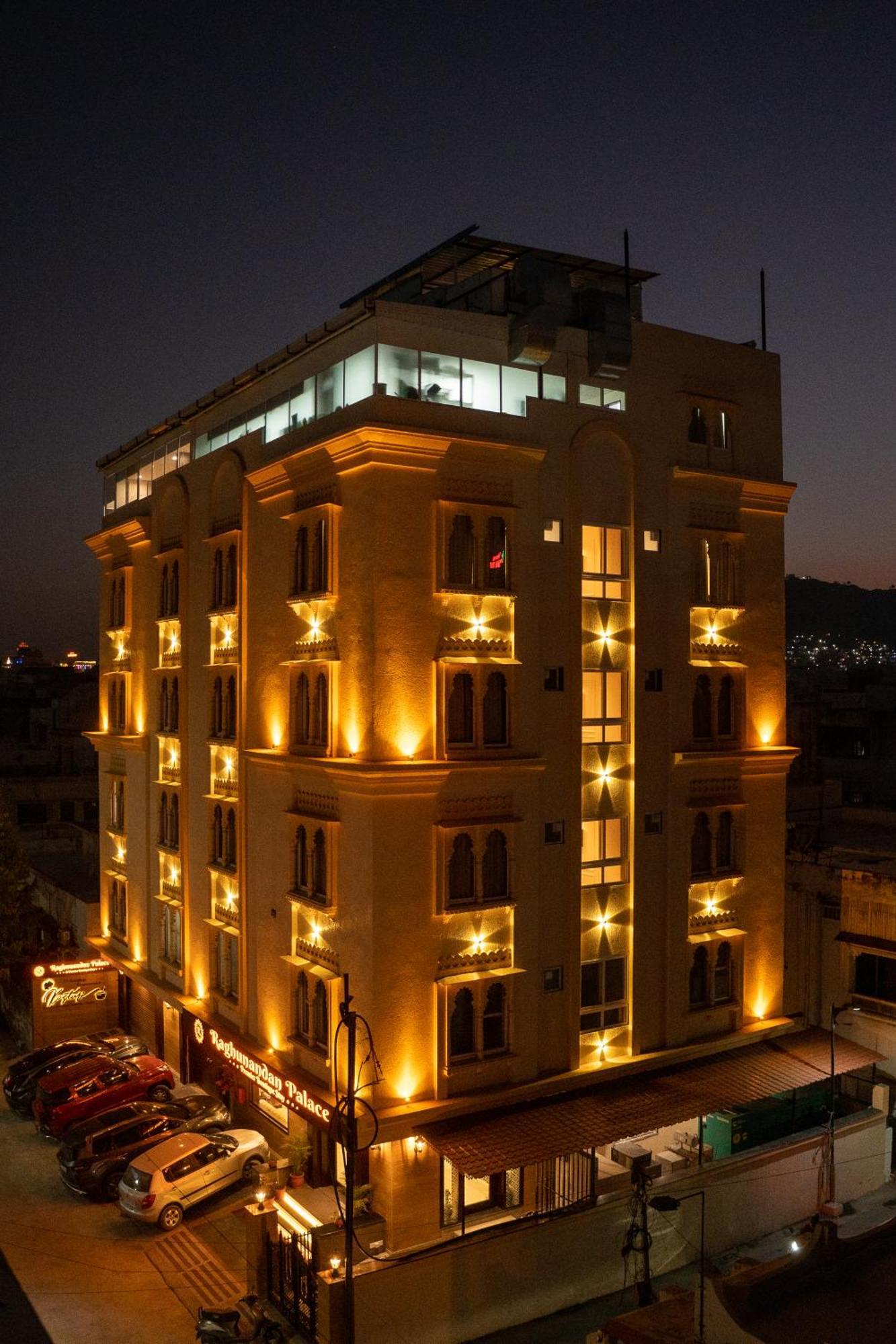 Raghunandan Palace - A Premier Boutique Stay, City Center & 500 Meters From City Railway Station Удайпур Экстерьер фото